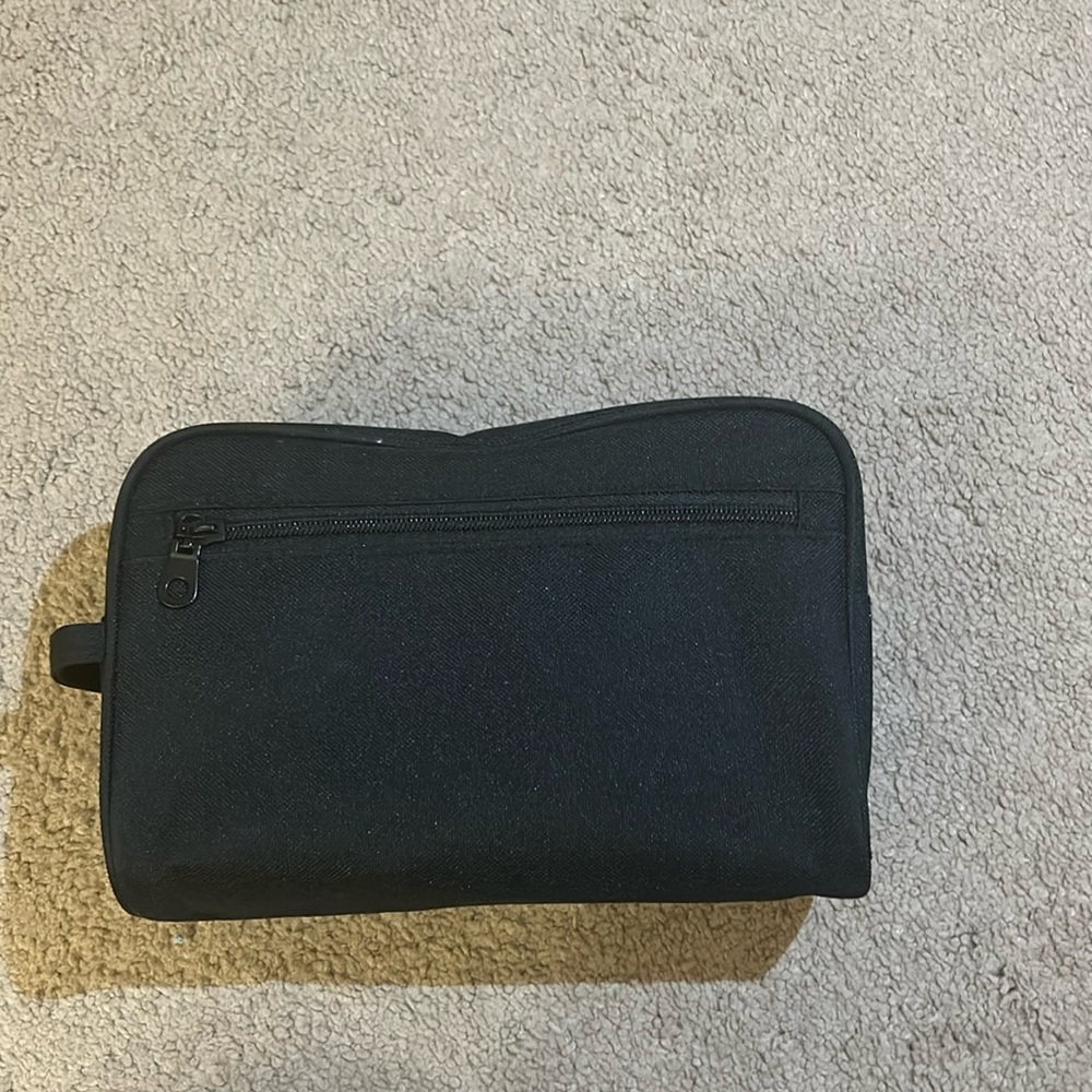 Black Dopp Kit